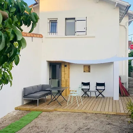 Charmante Bord De Avec Parking Et Wifi, Proche Et Commerces - Fr-1-22-377 *
