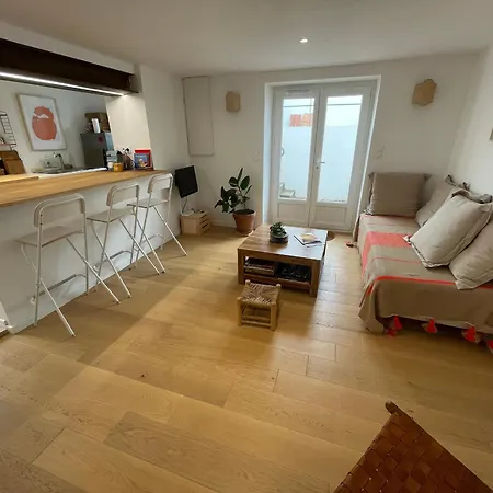 Charmante Bord De Avec Parking Et Wifi, Proche Et Commerces - Fr-1-22-377