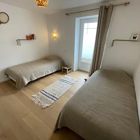 Charmante Bord De Avec Parking Et Wifi, Proche Et Commerces - Fr-1-22-377 *