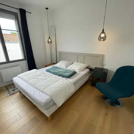 Holiday home Charmante Bord De Avec Parking Et Wifi, Proche Et Commerces - Fr-1-22-377 *