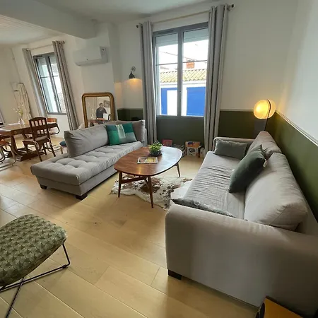 Charmante Bord De Avec Parking Et Wifi, Proche Et Commerces - Fr-1-22-377 *